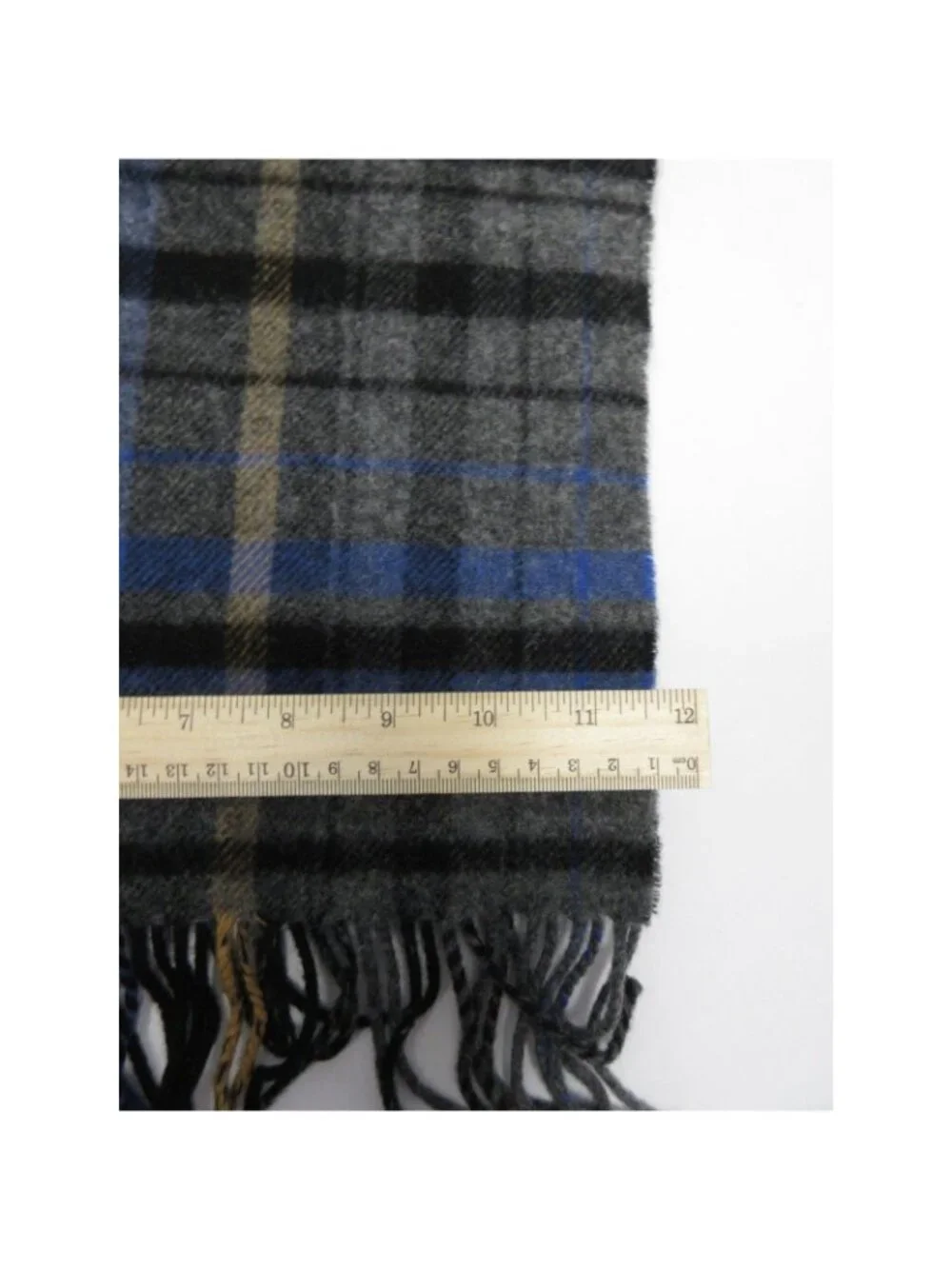 Johnstons of Elgin Scarf One ambs Wool Plaid Fringe Scotland NEW